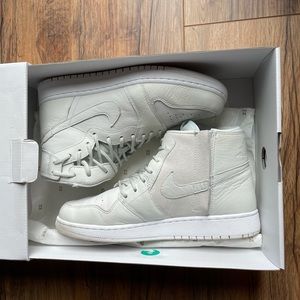 LIKE NEW women’s Jordan 1